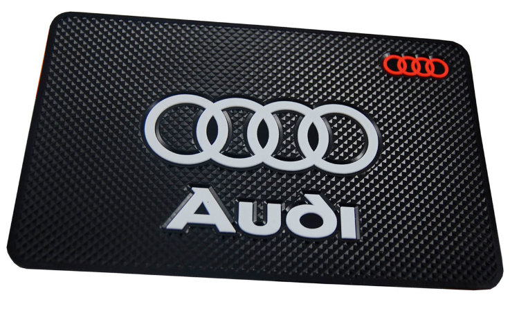 Коврик на панель Audi 20*13 см  