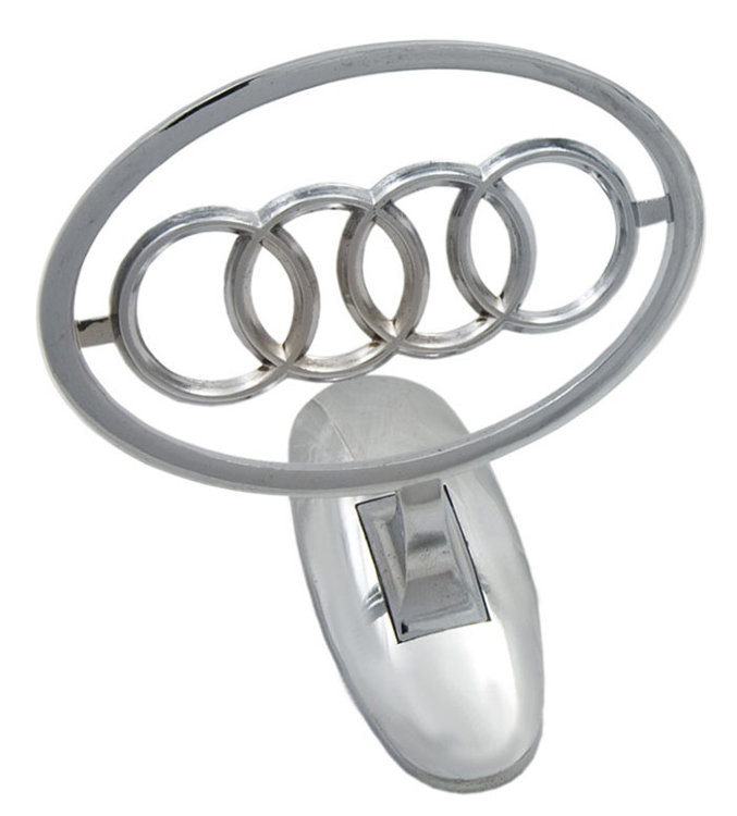 Прицел на капот Audi