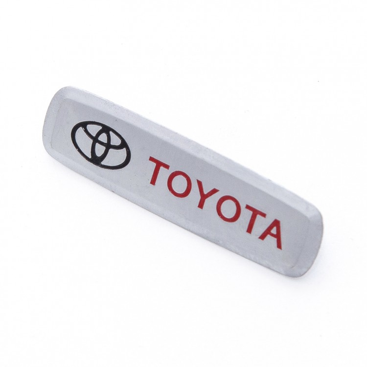 Шильдик Toyota для ковров и органайзеров 